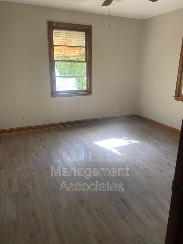 Building Photo - 219 Morris St