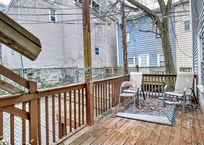 Building Photo - 289 W 5th St