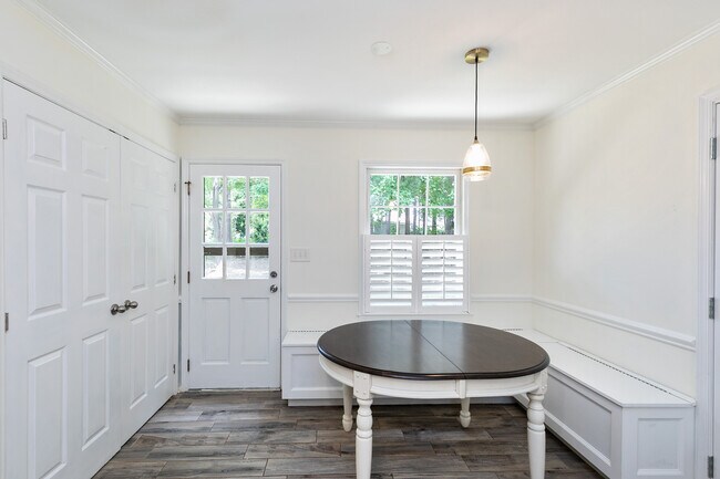 Banquette Dining Area - 6208 Bent Fork Cir