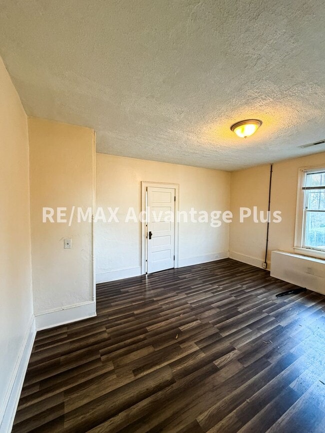 Building Photo - 106 Grove St