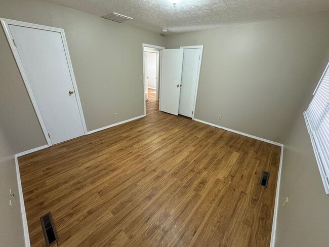 Building Photo - All Brick Home available NOW!