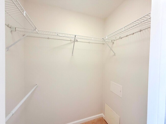 Building Photo - Fantastic Spacious 2 bed 2 bath condo in prime Sherman Oaks - Studio City with Pool and Gym!