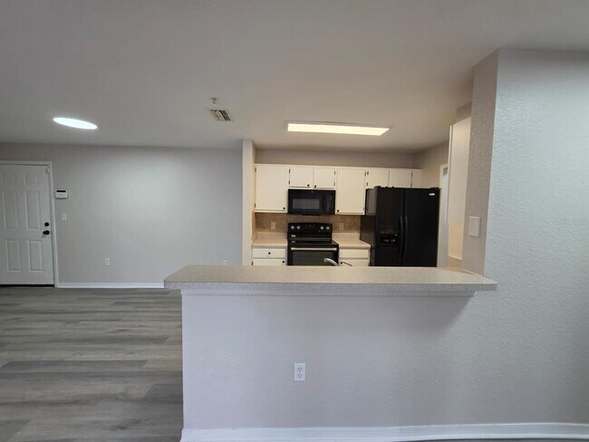 Building Photo - 5483 Vineland Rd