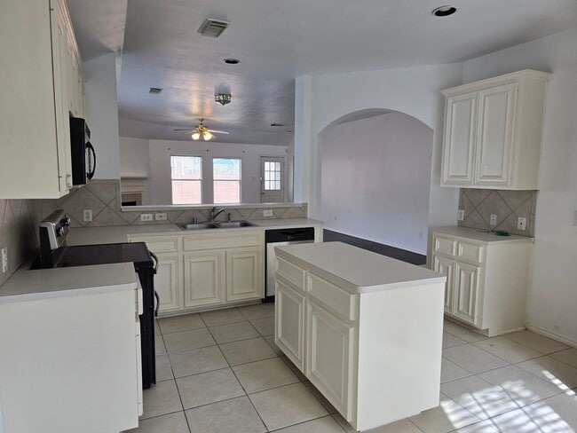 Building Photo - 2910 Plum Lake Dr