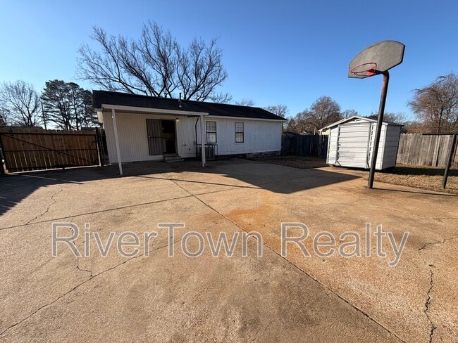 Building Photo - 3494 Sealy Ave