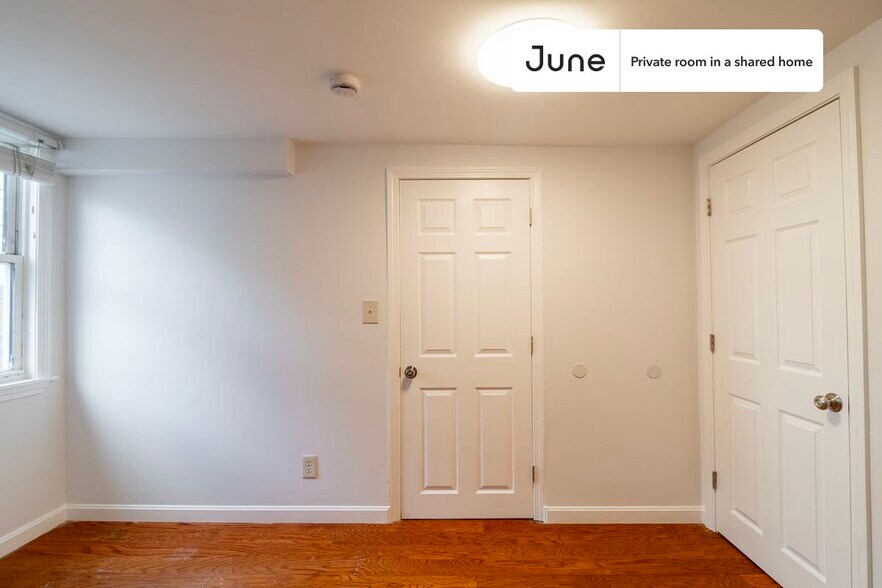 Building Photo - Room in Shared 4 bed/4 bath home
