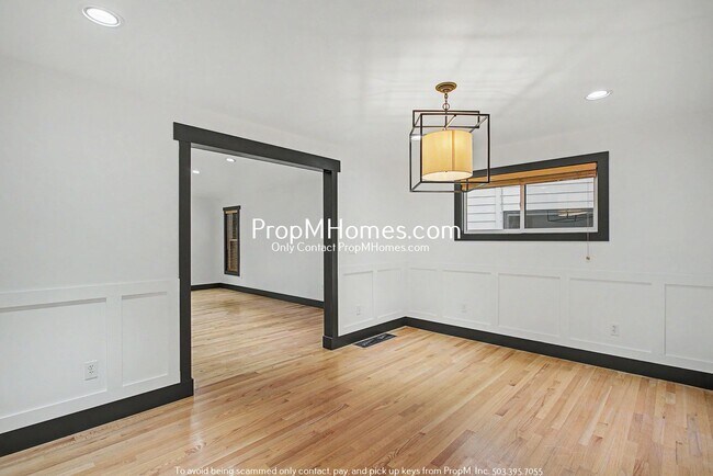 Building Photo - Unique Luxury Three Bedroom Home in Hallinan!