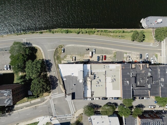 Building Photo - 155 S River St