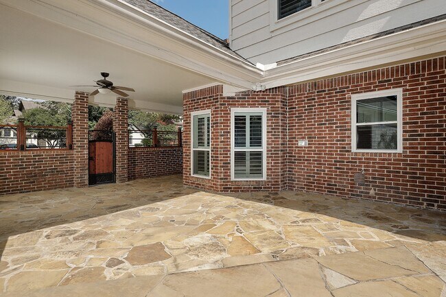 Building Photo - 2 Silverstrand Pl