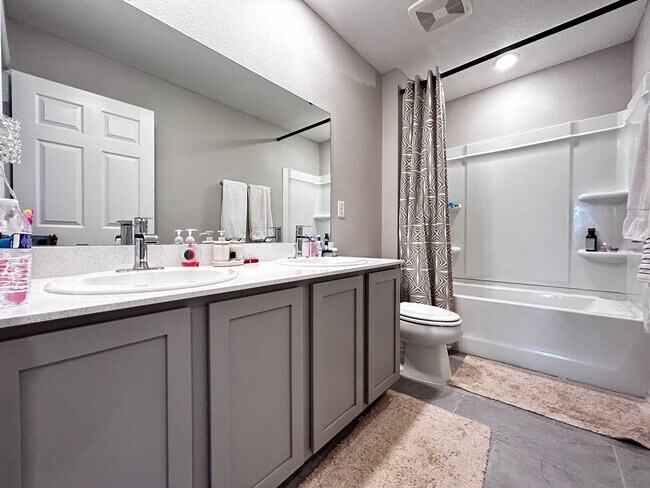 Building Photo - ? Immaculate 4 Bedroom, 3 Bath Home in Sto...