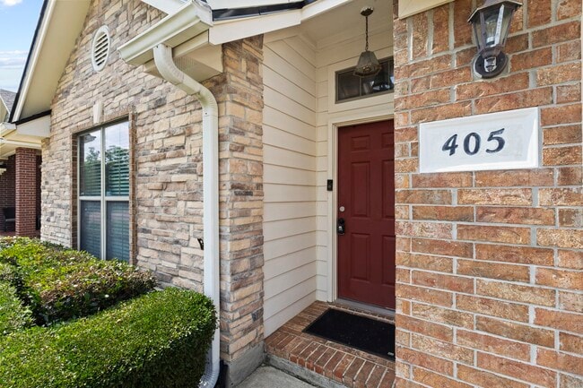 Building Photo - 405 Harbor Oaks Dr