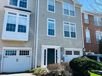 Building Photo - 829 Rainier Rd