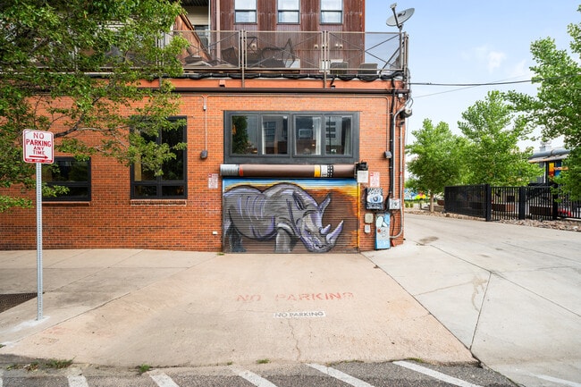 Primary Photo - 2715 Blake St