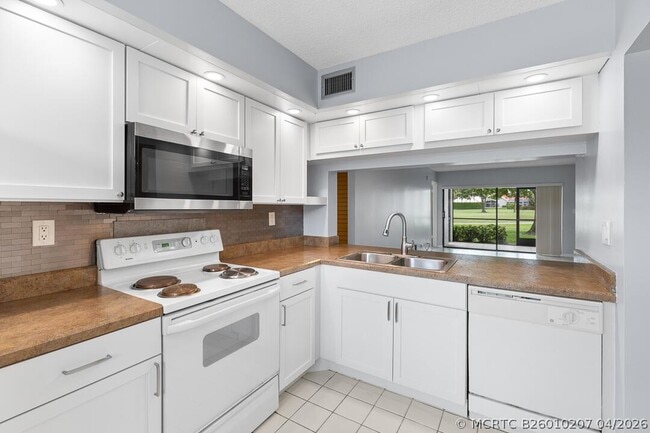 Building Photo - 12962 Briarlake Dr