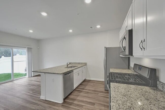 Building Photo - 130 Maple Run Dr