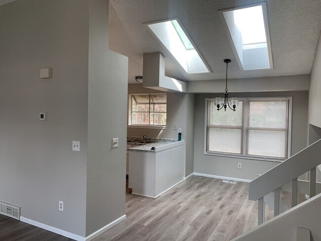 Building Photo - Spacious Tri-Level Home in Southwest Ft. C...