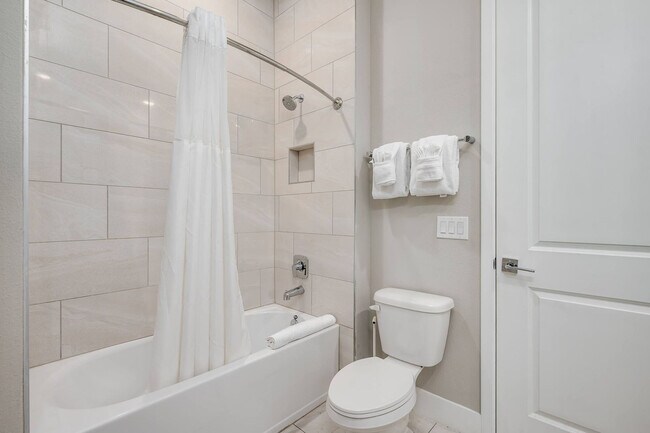 Building Photo - 7770 Sandy Ridge Dr