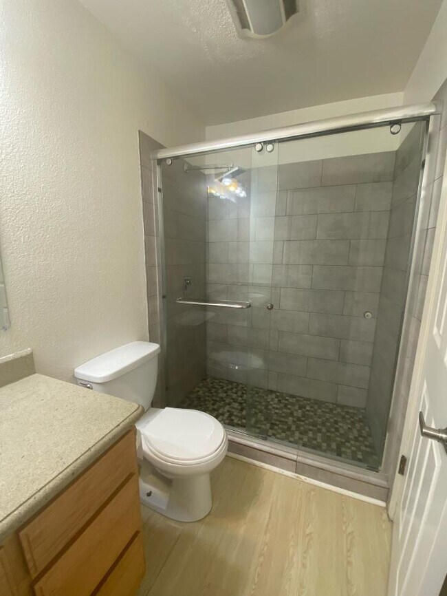 Building Photo - 2 bedroom in San Rafael CA 94901