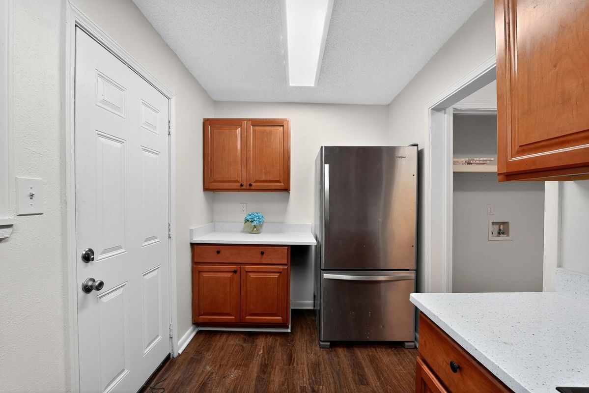 Building Photo - 2516 Peachwood Cir NE