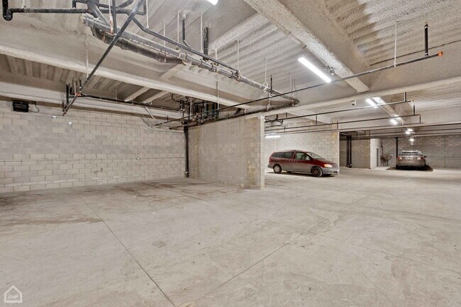 Building Photo - 2127 W Madison St