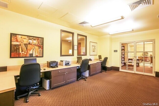 Building Photo - 300 Mamaroneck Ave