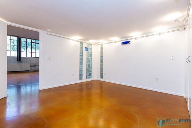 Building Photo - SoMA: Ground Level Conversion Live/Work Lo...