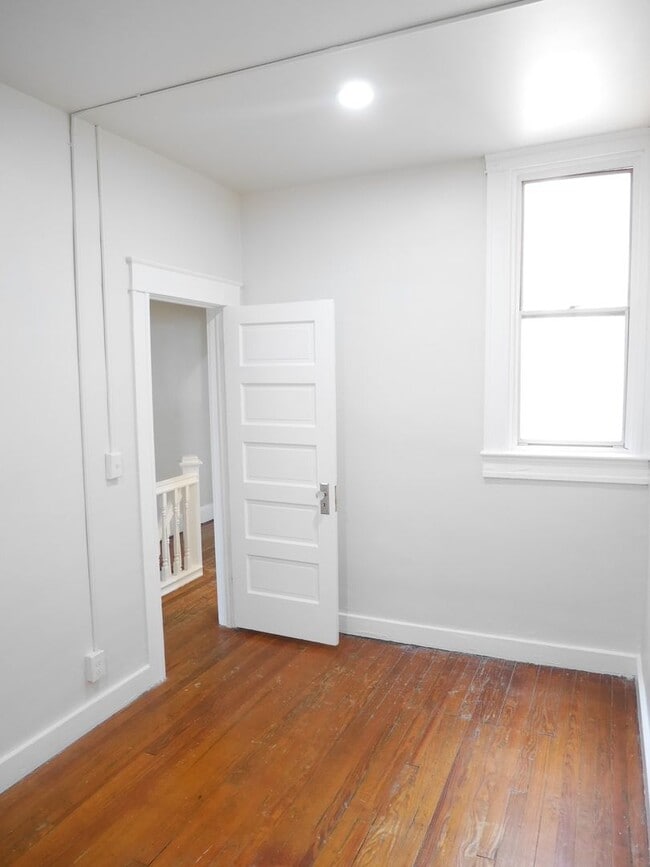 Building Photo - PRIME LOCATION! Charming 3-Bedroom Home Ne...