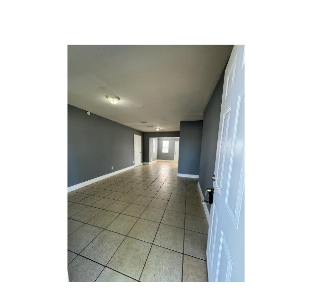 Building Photo - 3254 NW 13th St