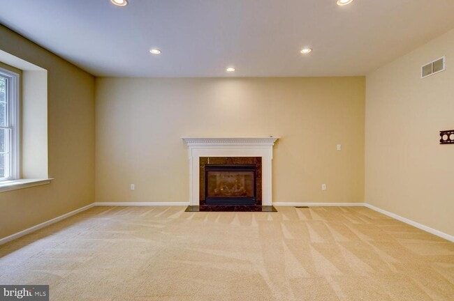 Building Photo - 45 Lockwood Dr