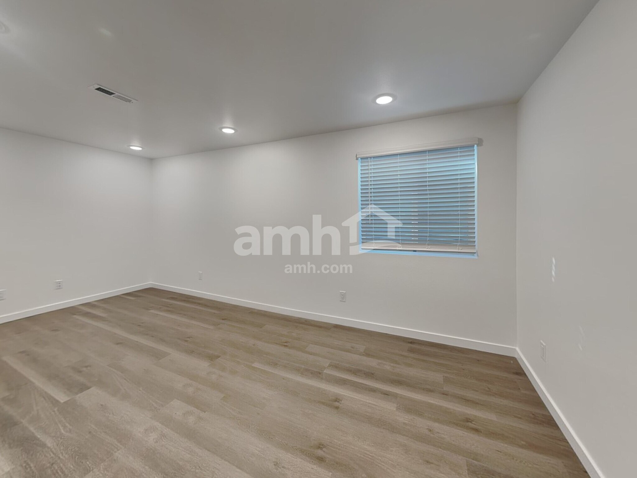 Building Photo - 304 N Addison Way