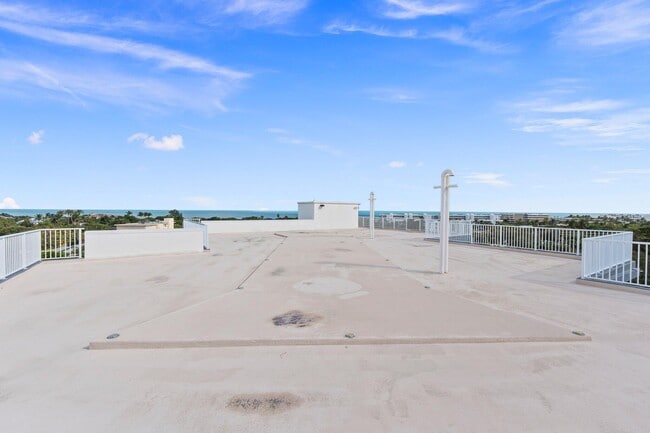 Building Photo - 935 E Causeway Blvd