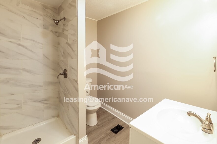 Building Photo - 3810 E 53rd Terrace