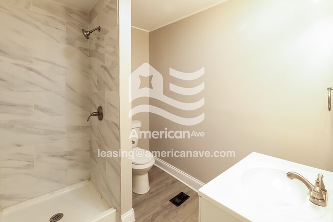 Building Photo - 3810 E 53rd Terrace