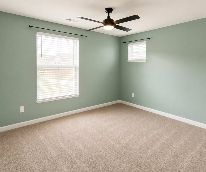 Building Photo - 330 Ellis Ln
