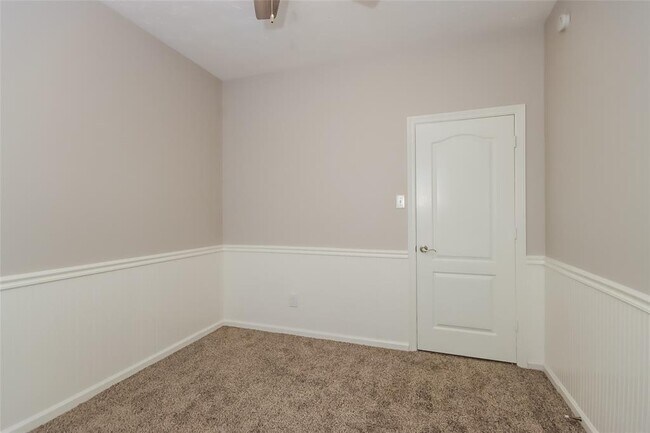 Building Photo - 970 Fife Dr