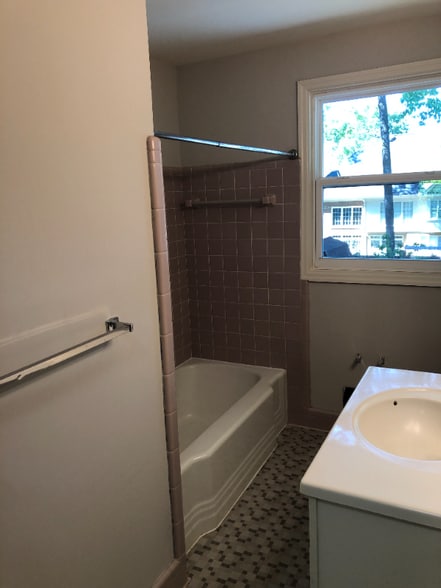 Building Photo - 1104 Lynmoor Dr NE