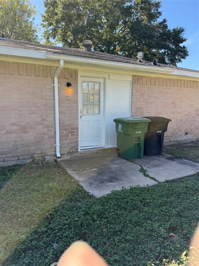 Building Photo - 3122 Trail Lake Dr