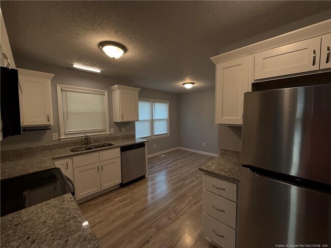 Building Photo - 1611 Diplomat Dr