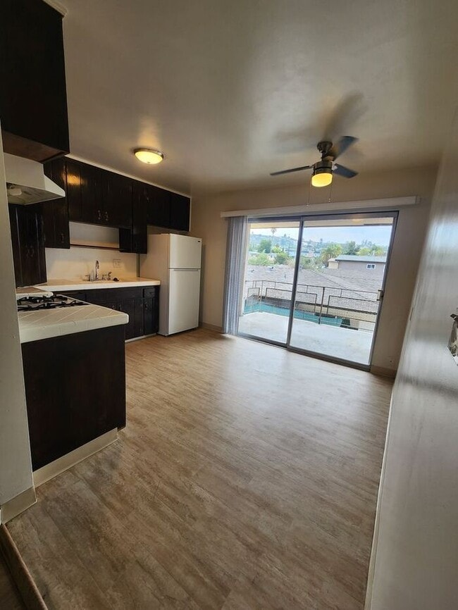 Building Photo - 1 Month Free !SPACIOUS 2BR/1BA Unit with p...