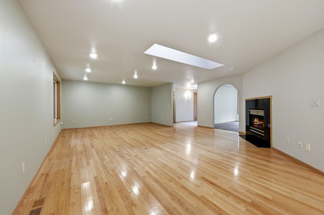 Building Photo - Move in ready! 3 bed, den, 2 bath rambler on 4.62 acres with pasture in Tumwater School District.