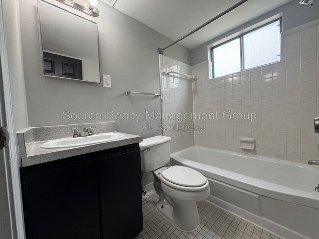 Building Photo - 4431 Oakwood