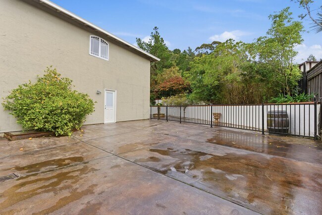 Building Photo - Exceptional Home in the Back of the Valley, Pacifica