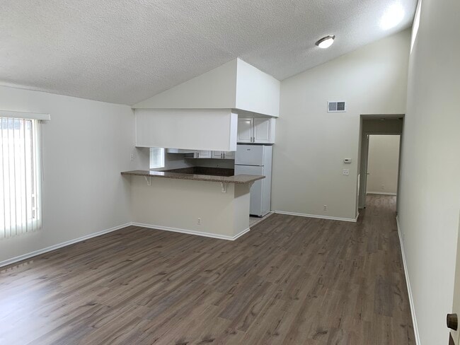 Building Photo - 1939 Beloit Ave