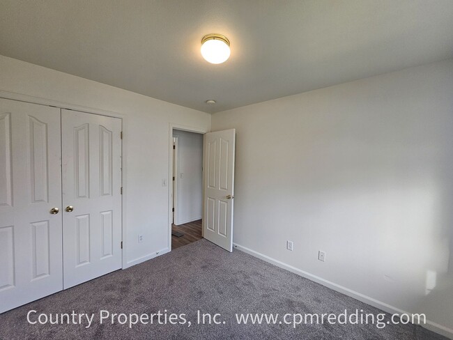 Building Photo - 3-Bedroom House with Landscaper and Flooring Coming Available in Anderson!