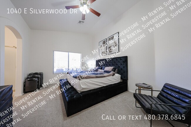 Building Photo - 1040 E Silverwood Dr