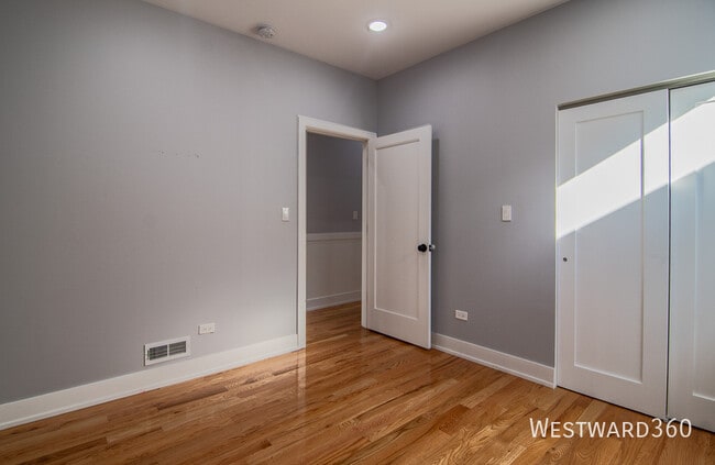 Building Photo - Penthouse 3 bed 2 bath near Washington Park