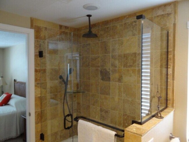 Building Photo - AVAILABLE SEASON 2027   PORT CHARLOTTE, HEATED POOL HOME, SALT WATER CANAL   $3900