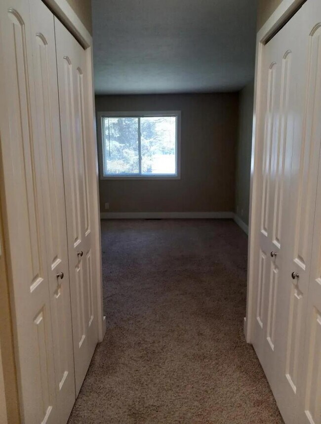 Building Photo - 311 E 20th St