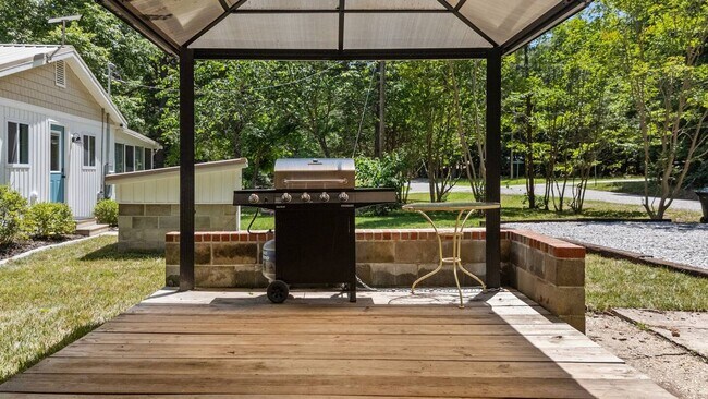 Building Photo - This FULLY FURNISHED ALL INCLUSVIE HOME IS...