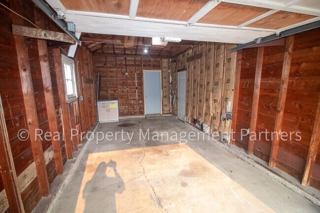 Building Photo - Charming 3 Bed 1 Bath Corner-Lot Ranch on 0.25+ Acres - Lawncare Included